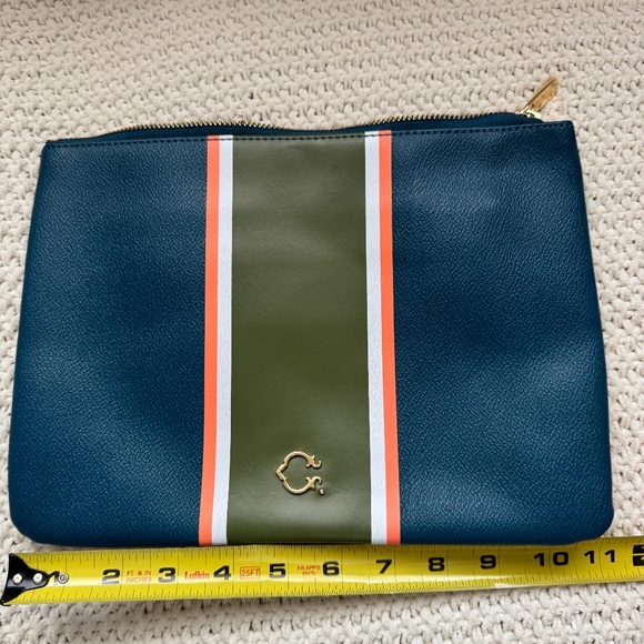 C.Wonder Pouch - Picture 1 of 3